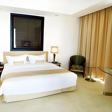 Sintesa Peninsula Hotel Манадо Экстерьер фото