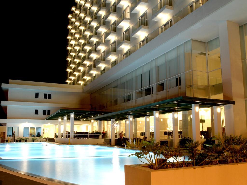 Sintesa Peninsula Hotel Манадо Экстерьер фото