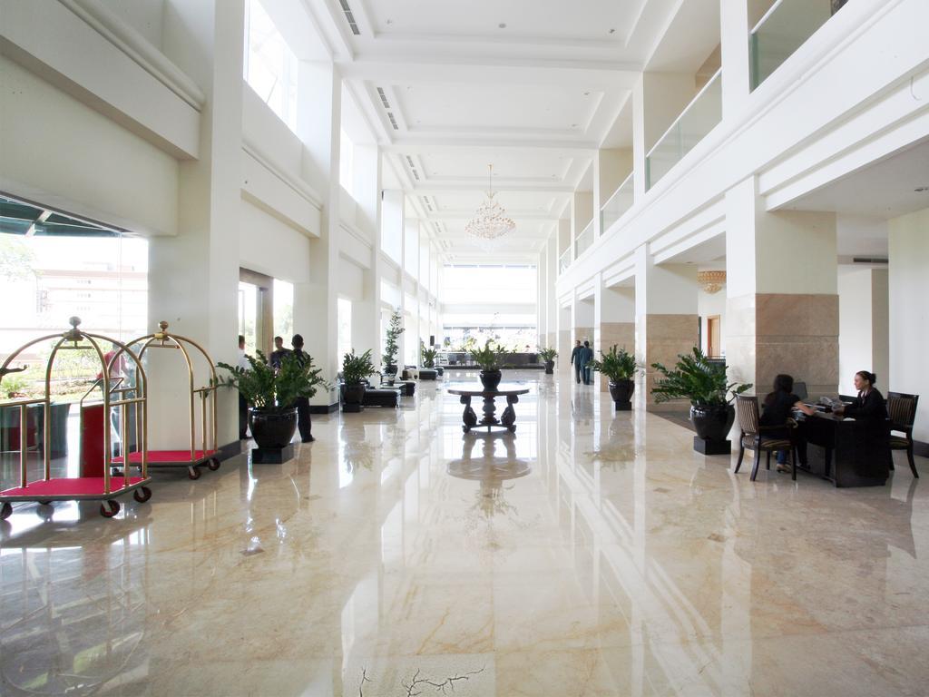 Sintesa Peninsula Hotel Манадо Экстерьер фото