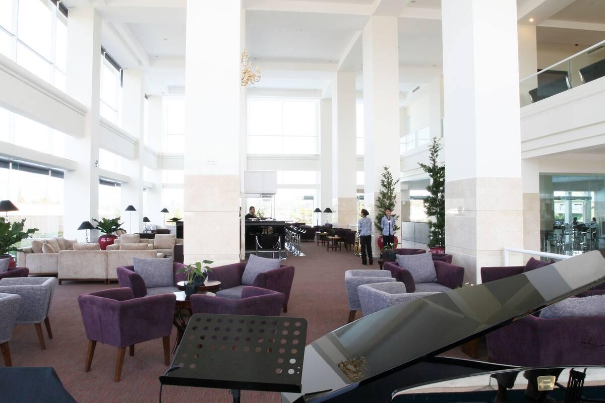 Sintesa Peninsula Hotel Манадо Экстерьер фото