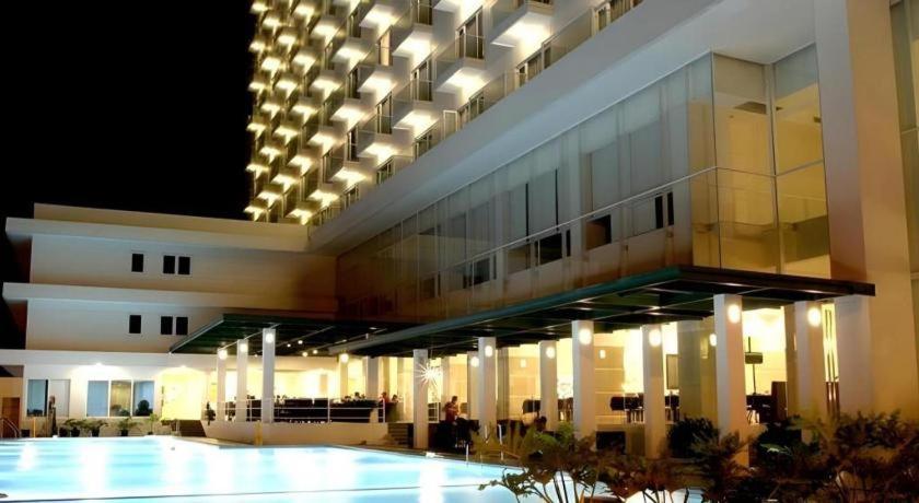 Sintesa Peninsula Hotel Манадо Экстерьер фото
