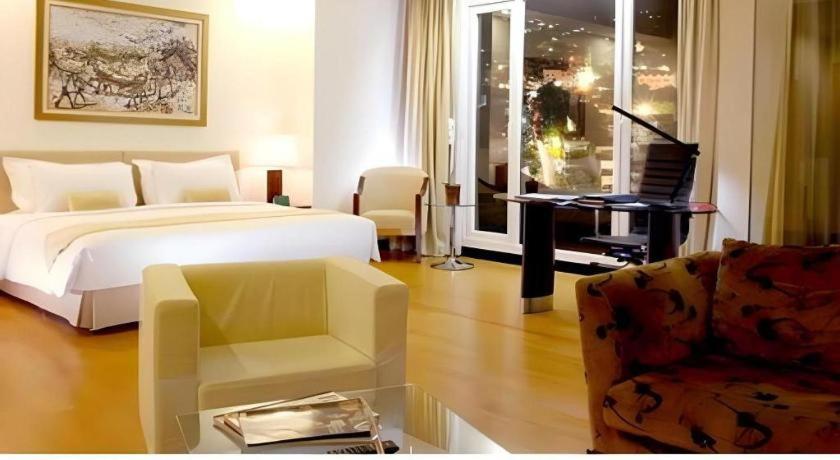 Sintesa Peninsula Hotel Манадо Экстерьер фото