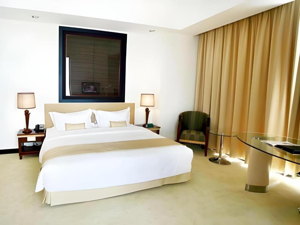 Sintesa Peninsula Hotel Манадо Экстерьер фото