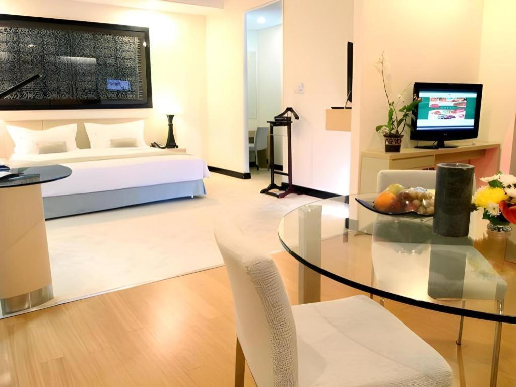 Sintesa Peninsula Hotel Манадо Экстерьер фото