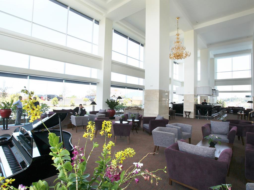 Sintesa Peninsula Hotel Манадо Экстерьер фото