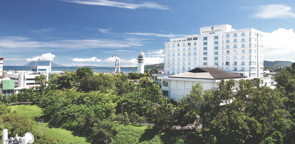 Sintesa Peninsula Hotel Манадо Экстерьер фото